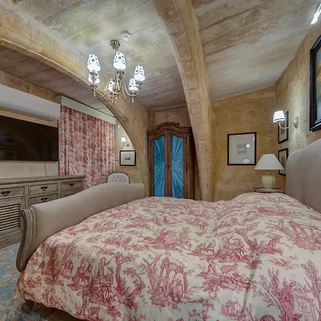 Вилла A Luxurious Palazzo In Valetta With Private Pool By 360 Estates Валетта