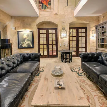 A Luxurious Palazzo In Valetta With Private Pool By 360 Estates Валетта