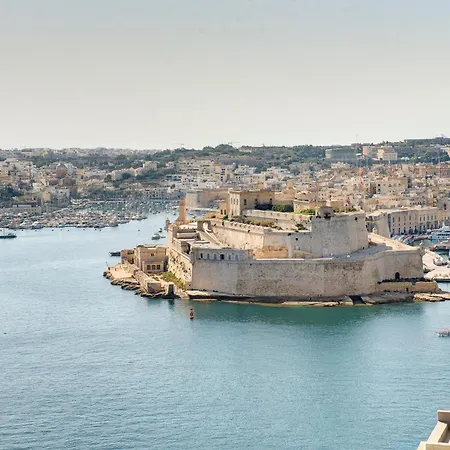 A Luxurious Palazzo In Valetta With Private Pool By 360 Estates Вилла Валетта