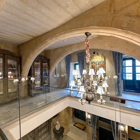 Вилла A Luxurious Palazzo In Valetta With Private Pool By 360 Estates Валетта