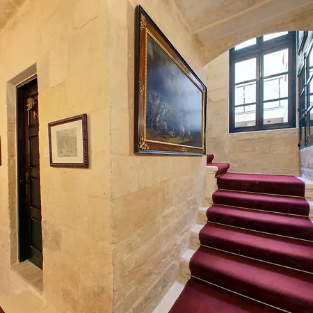 A Luxurious Palazzo In Valetta With Private Pool By 360 Estates Валетта