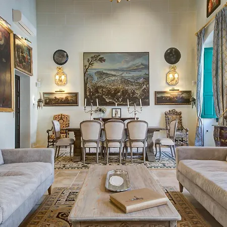 Вилла A Luxurious Palazzo In Valetta With Private Pool By 360 Estates Валетта
