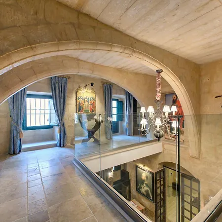 Вилла A Luxurious Palazzo In Valetta With Private Pool By 360 Estates Валетта
