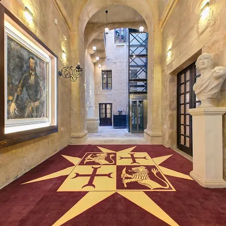 A Luxurious Palazzo In Valetta With Private Pool By 360 Estates Валетта