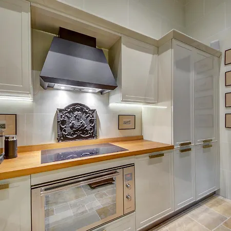 A Luxurious Palazzo In Valetta With Private Pool By 360 Estates *