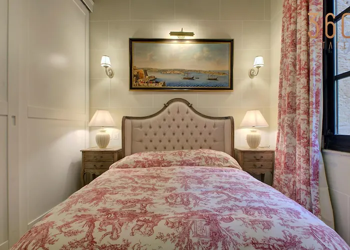 Villa A Luxurious Palazzo In Valetta With Private Pool By 360 Estates