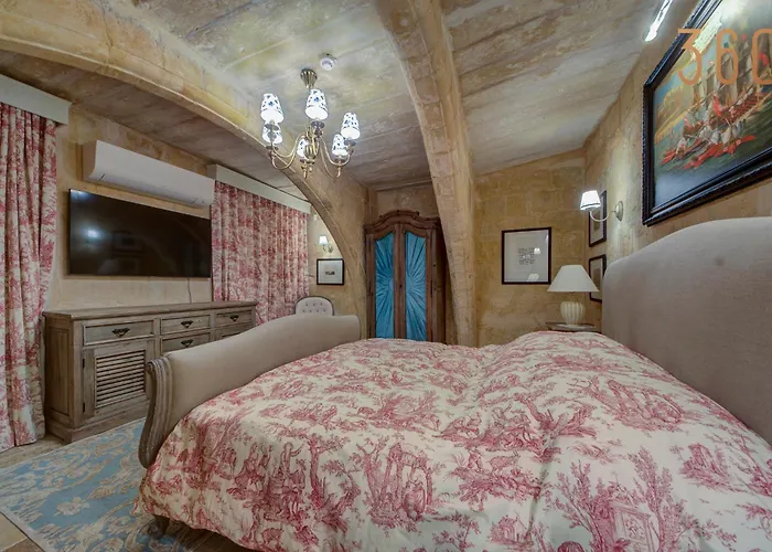 Villa A Luxurious Palazzo In Valetta With Private Pool By 360 Estates Valeta
