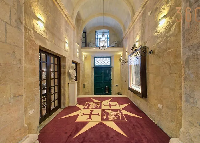 A Luxurious Palazzo In Valetta With Private Pool By 360 Estates Villa *