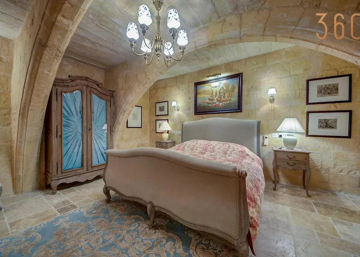 A Luxurious Palazzo In Valetta With Private Pool By 360 Estates Villa *