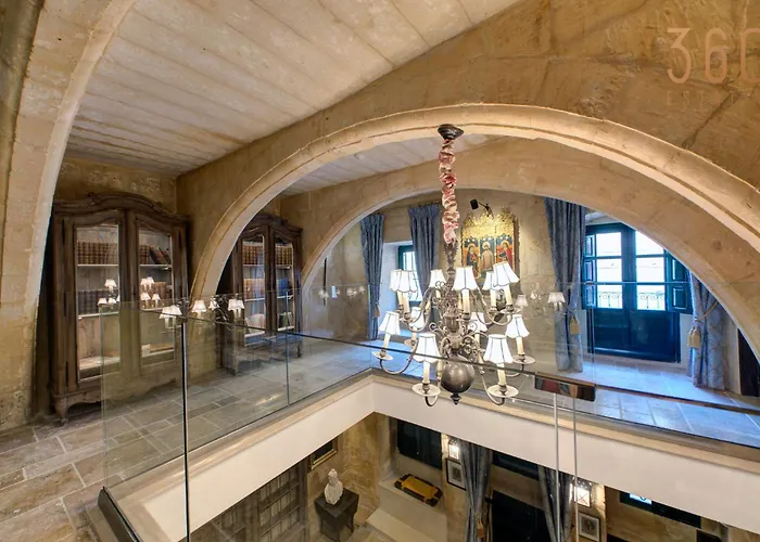 Villa A Luxurious Palazzo In Valetta With Private Pool By 360 Estates Valeta