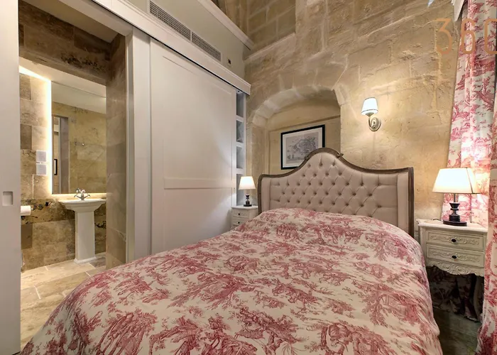 Villa A Luxurious Palazzo In Valetta With Private Pool By 360 Estates *