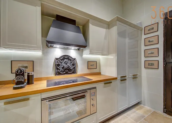 A Luxurious Palazzo In Valetta With Private Pool By 360 Estates *