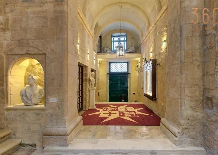 Villa A Luxurious Palazzo In Valetta With Private Pool By 360 Estates
