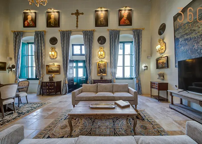 Villa A Luxurious Palazzo In Valetta With Private Pool By 360 Estates Valeta