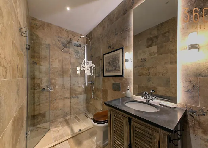 Villa A Luxurious Palazzo In Valetta With Private Pool By 360 Estates