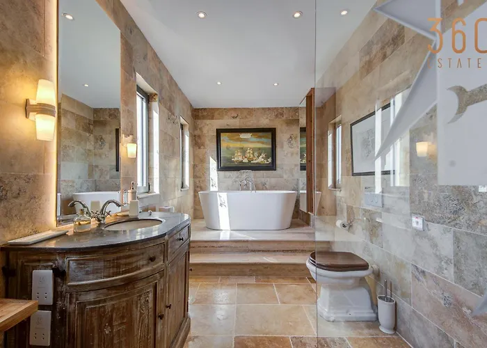 A Luxurious Palazzo In Valetta With Private Pool By 360 Estates Villa *