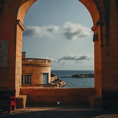 A Luxurious Palazzo In Valetta With Private Pool By 360 Estates Villa