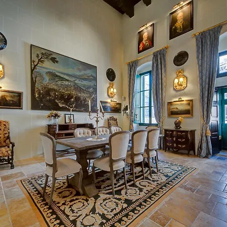 Villa A Luxurious Palazzo In Valetta With Private Pool By 360 Estates