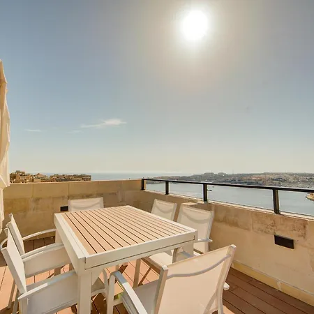 Villa A Luxurious Palazzo In Valetta With Private Pool By 360 Estates