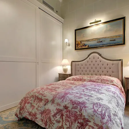 Вилла A Luxurious Palazzo In Valetta With Private Pool By 360 Estates Валетта