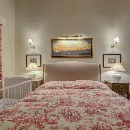 Villa A Luxurious Palazzo In Valetta With Private Pool By 360 Estates *