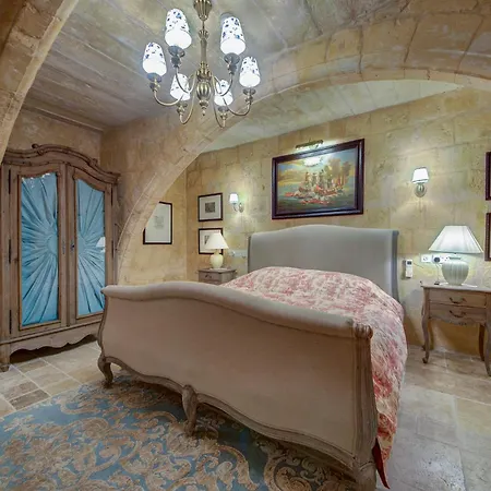 A Luxurious Palazzo In Valetta With Private Pool By 360 Estates Villa *