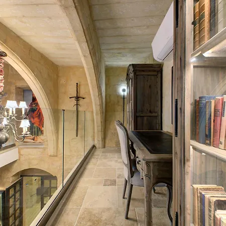 Вилла A Luxurious Palazzo In Valetta With Private Pool By 360 Estates Валетта
