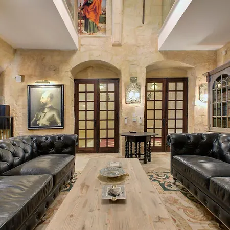 A Luxurious Palazzo In Valetta With Private Pool By 360 Estates Villa