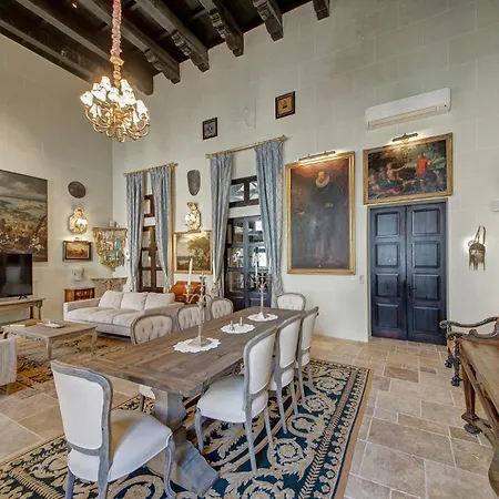 Villa A Luxurious Palazzo In Valetta With Private Pool By 360 Estates