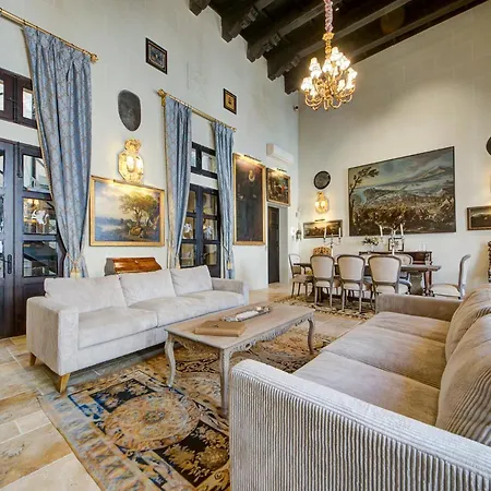 A Luxurious Palazzo In Valetta With Private Pool By 360 Estates Villa *
