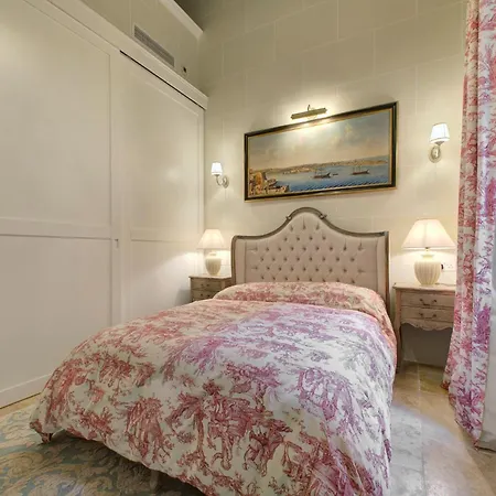 Villa A Luxurious Palazzo In Valetta With Private Pool By 360 Estates