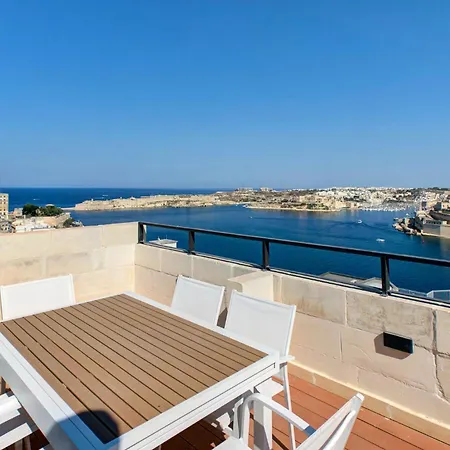Villa A Luxurious Palazzo In Valetta With Private Pool By 360 Estates Valletta