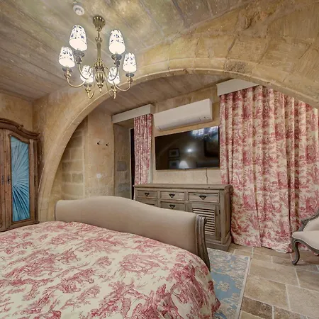 A Luxurious Palazzo In Valetta With Private Pool By 360 Estates