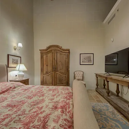 A Luxurious Palazzo In Valetta With Private Pool By 360 Estates