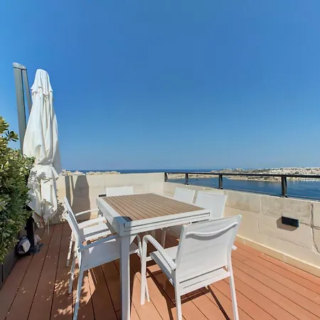 Villa A Luxurious Palazzo In Valetta With Private Pool By 360 Estates