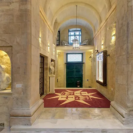 Villa A Luxurious Palazzo In Valetta With Private Pool By 360 Estates