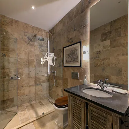 Villa A Luxurious Palazzo In Valetta With Private Pool By 360 Estates