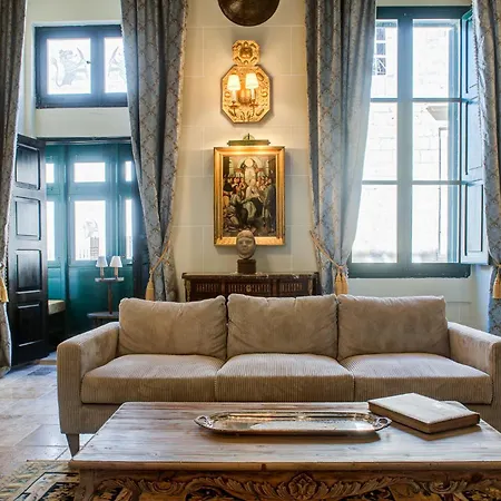 Villa A Luxurious Palazzo In Valetta With Private Pool By 360 Estates