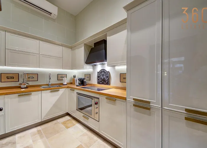 A Luxurious Palazzo In Valetta With Private Pool By 360 Estates * Valletta