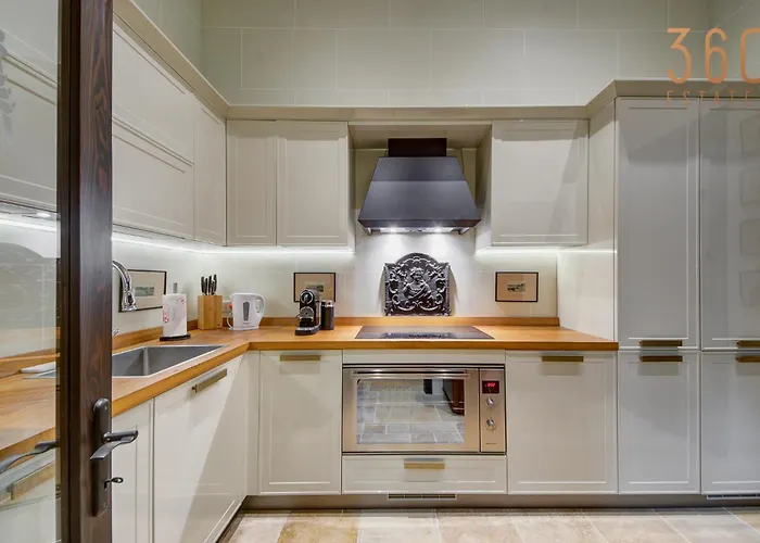 A Luxurious Palazzo In Valetta With Private Pool By 360 Estates Villa *